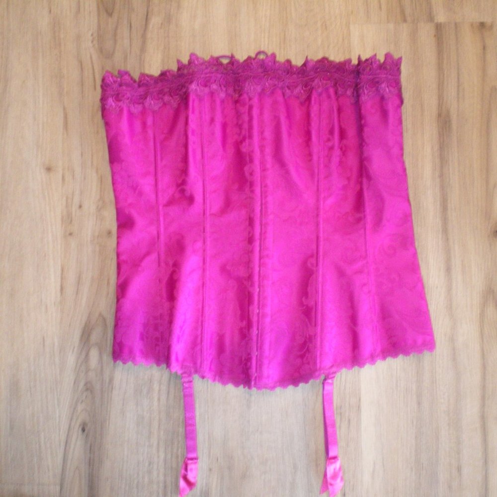 Stunning NWOT Vintage Fredricks of Hollywood Dark Raspberry Bustier/Corset sz 36